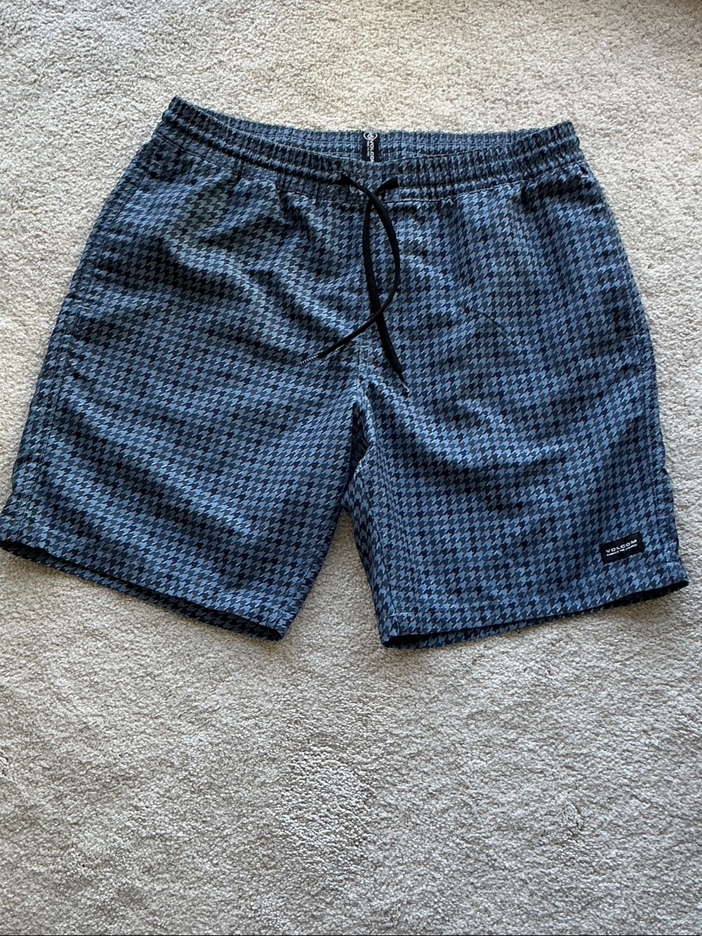 Volcom Men’s Shorts Blue Checked Sz M NWOT